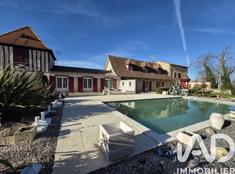 Maison - 654 m² - 18 pièces