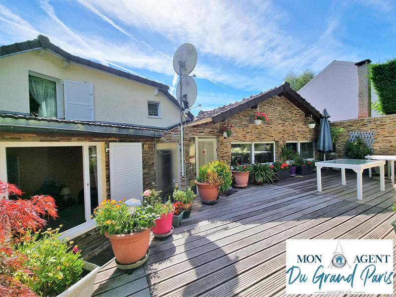 Maison - 280 m² - 9 pièces