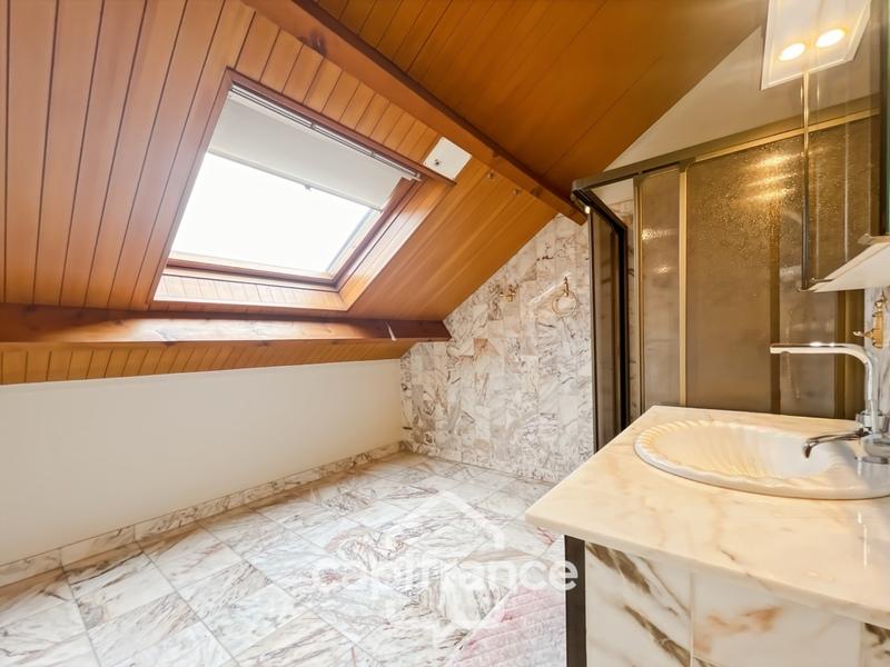 Maison - 200 m² - 6 pièces