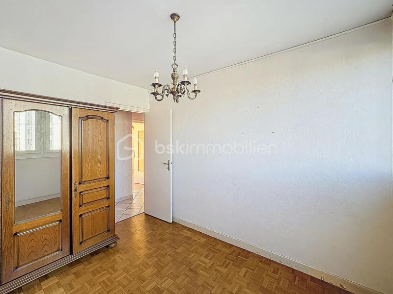 Appartement - 80 m² - 5 pièces