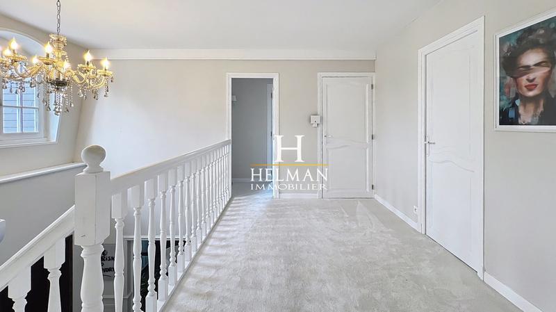 Maison - 344 m² - 12 pièces