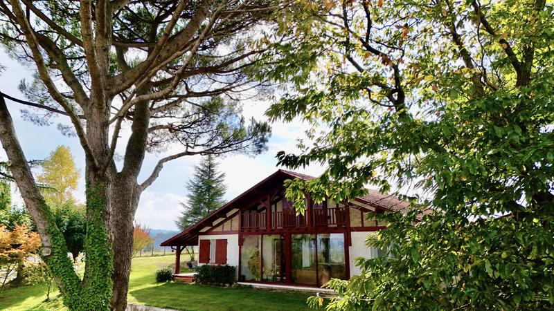 Propriété - 215 m² - 6 pièces