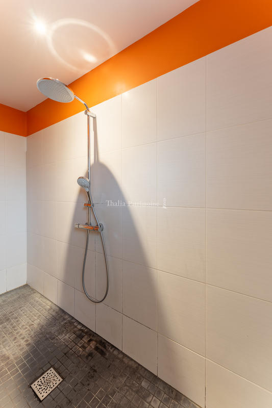 Maison - 220 m² - 8 pièces