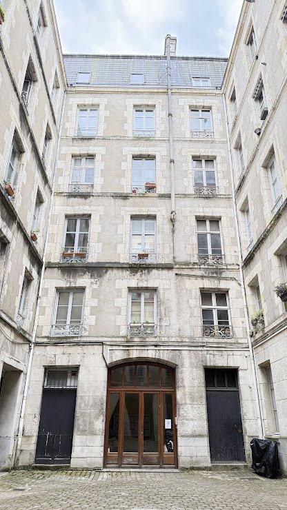 Appartement - 177 m² - 7 pièces