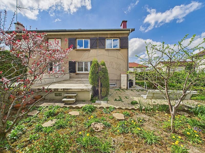 Maison - 90 m² - 5 pièces