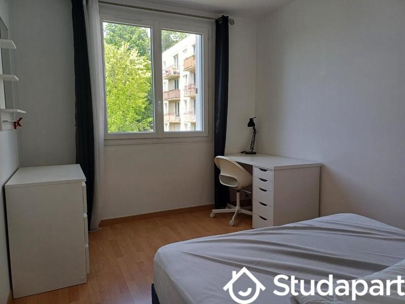 Chambre - 11 m² - 1 pièce