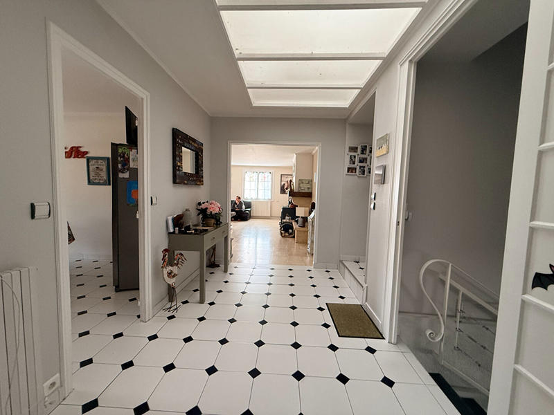 Maison - 680 m² - 12 pièces