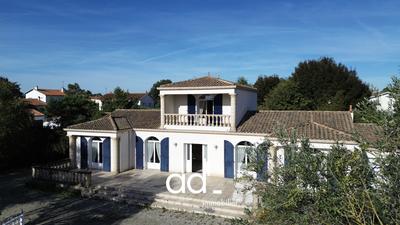 Maison - 210 m² - 5 pièces