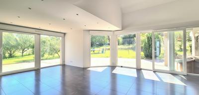 Maison - 222 m² - 8 pièces