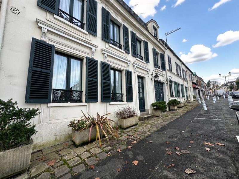 Maison - 400 m² - 12 pièces