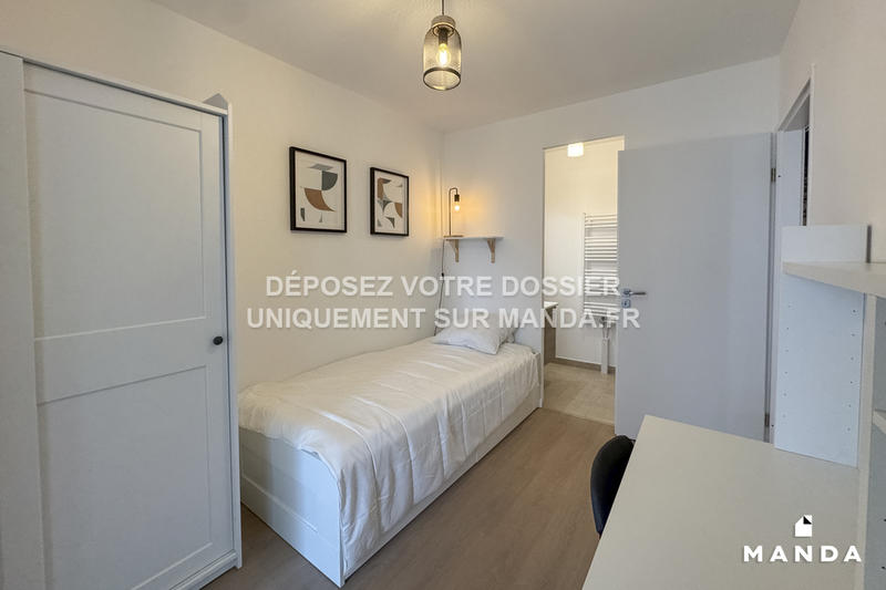 Chambre - 12 m² - 5 pièces