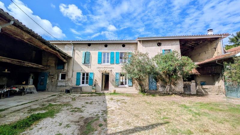 Propriété - 102 m² - 4 pièces