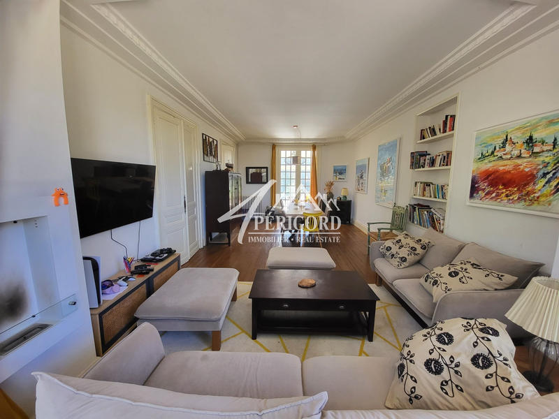 Maison - 250 m² - 12 pièces