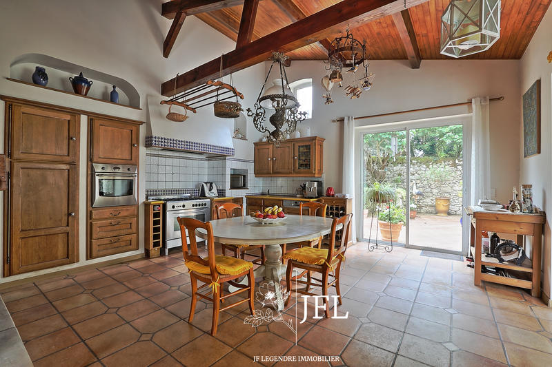 Maison ancienne - 203 m² - 7 pièces