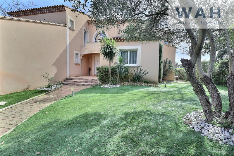 Villa - 226 m² - 7 pièces