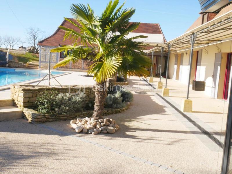 Demeure - 316 m² - 7 pièces