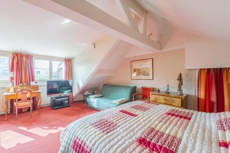 Maison - 210 m² - 7 pièces