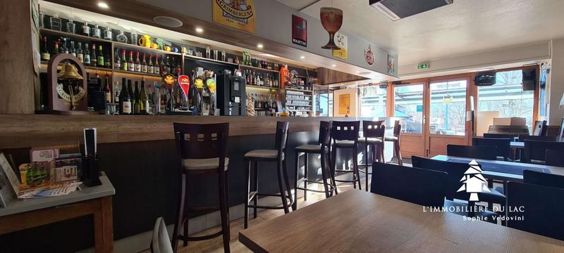 Local commercial - 451 m² - 2 pièces