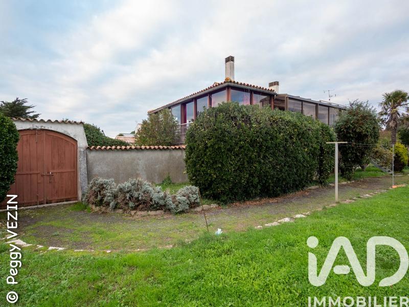 Maison - 235 m² - 10 pièces