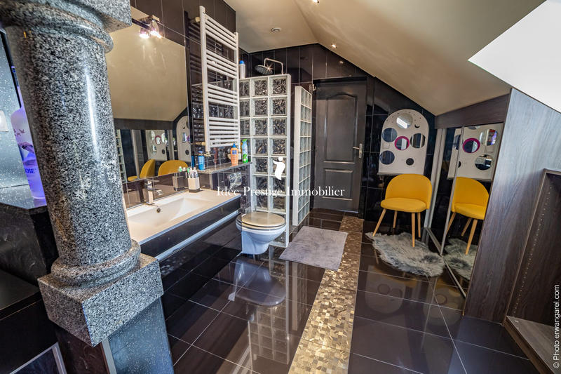 Maison contemporaine - 574 m² - 15 pièces