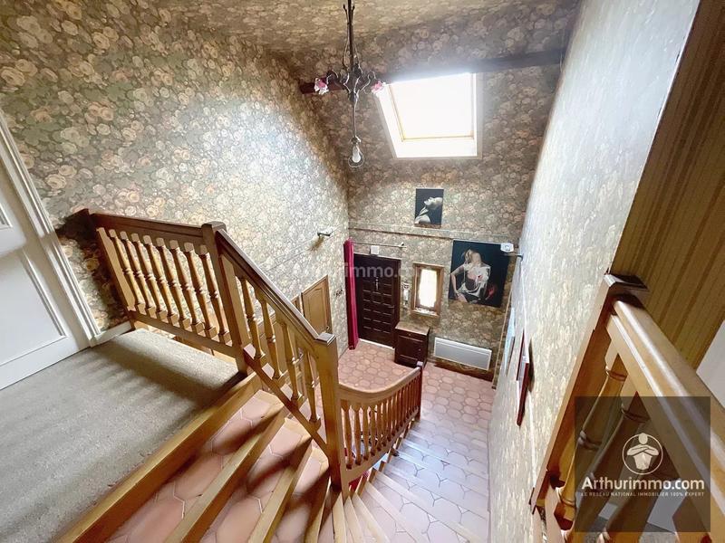 Maison - 254 m² - 9 pièces