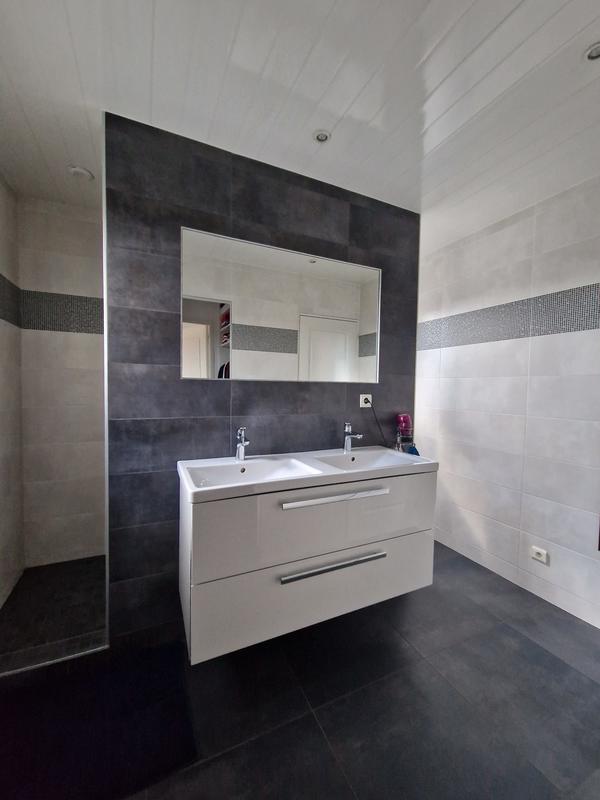 Maison contemporaine - 202 m² - 7 pièces