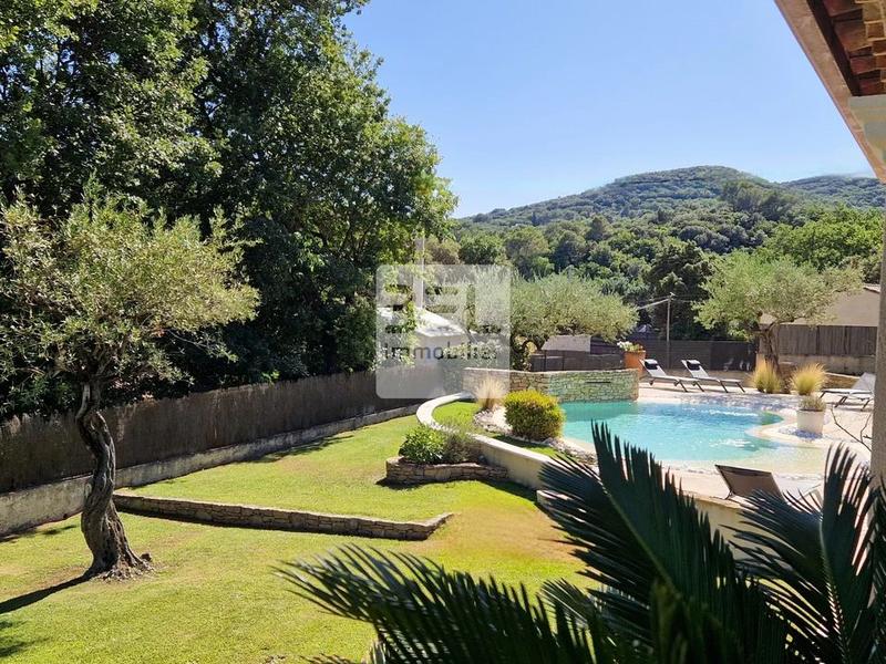 Propriété - 144 m² - 6 pièces