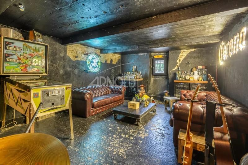 Maison - 198 m² - 10 pièces