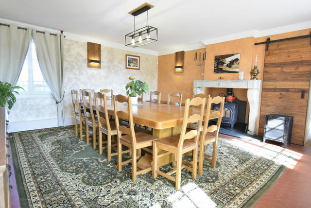 Maison - 320 m² - 10 pièces