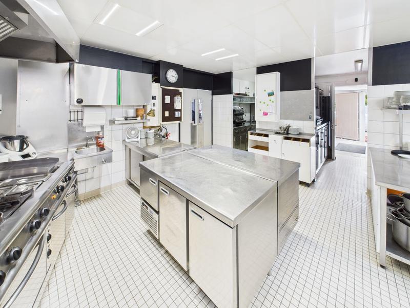 Fonds de commerce - Hôtellerie / Restauration - 180 m²