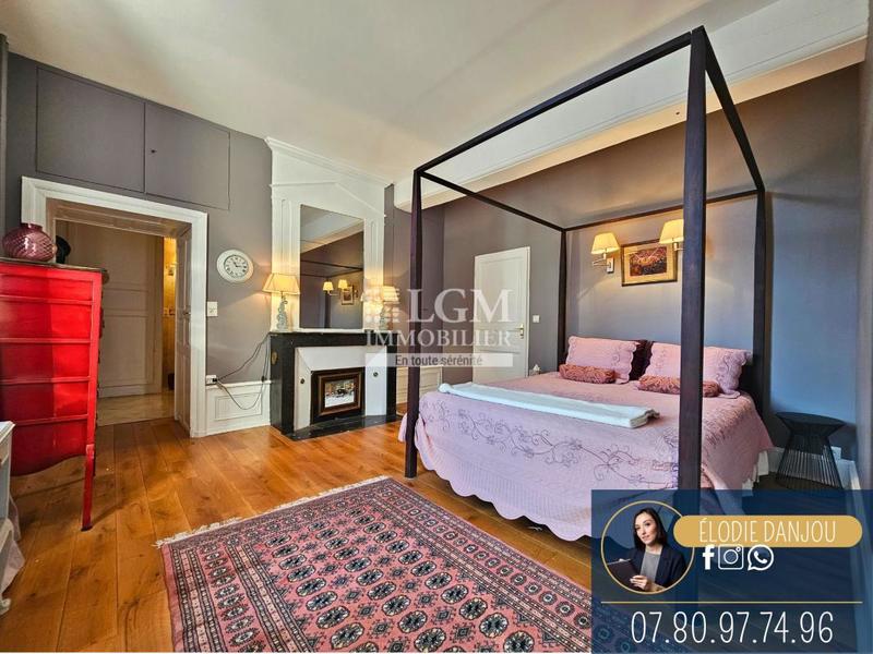 Demeure - 265 m² - 7 pièces