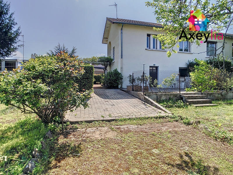 Maison - 94 m² - 8 pièces