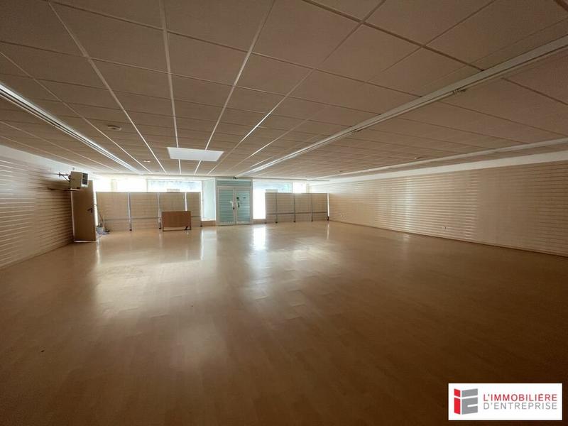 Local commercial - 233 m²