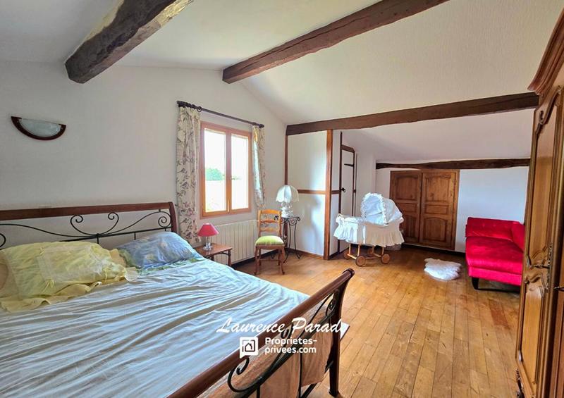 Maison - 201 m² - 7 pièces