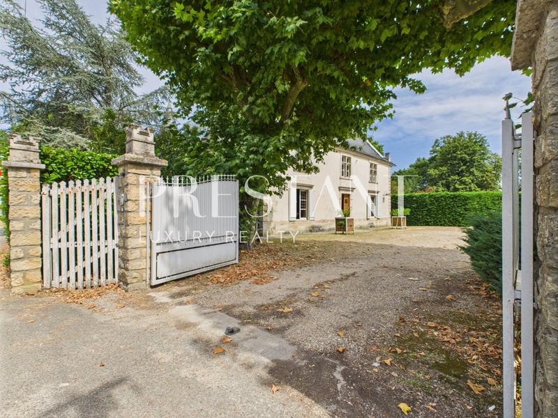 Maison - 400 m² - 10 pièces