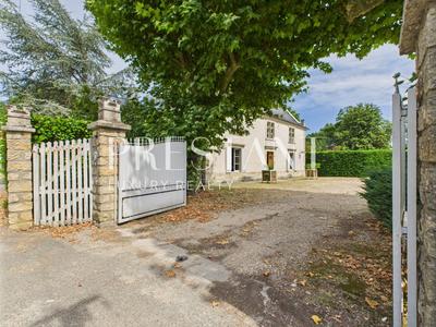 Maison - 400 m² - 10 pièces