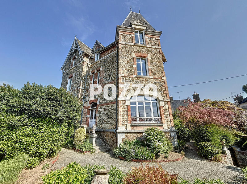 Maison - 249 m² - 9 pièces