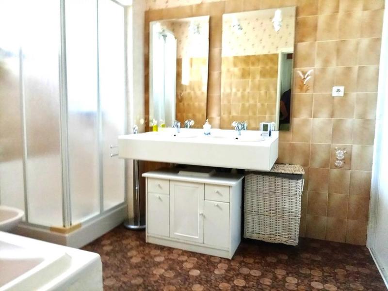 Propriété - 188 m² - 9 pièces