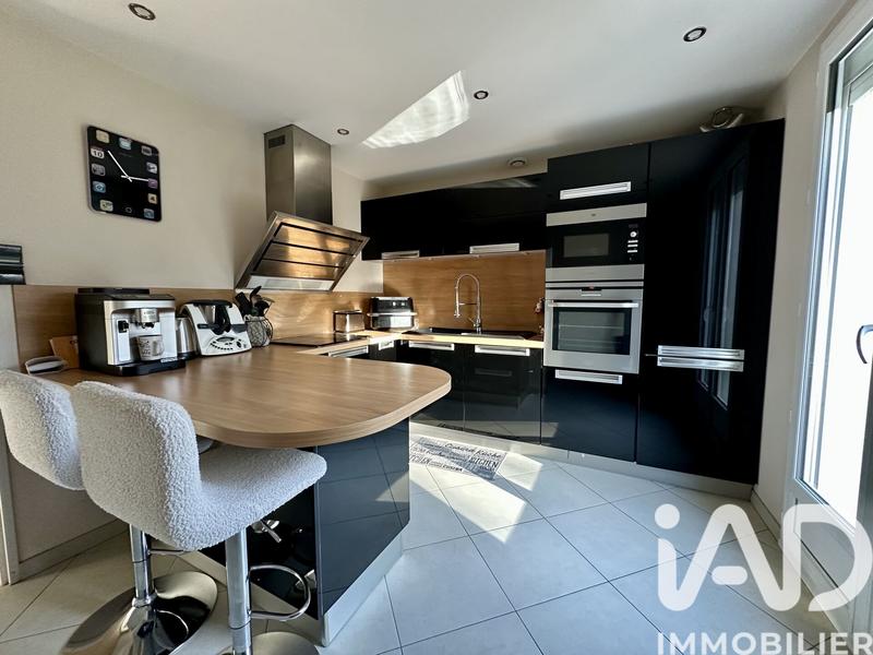 Maison - 180 m² - 8 pièces