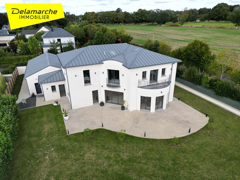 Maison - 241 m² - 7 pièces