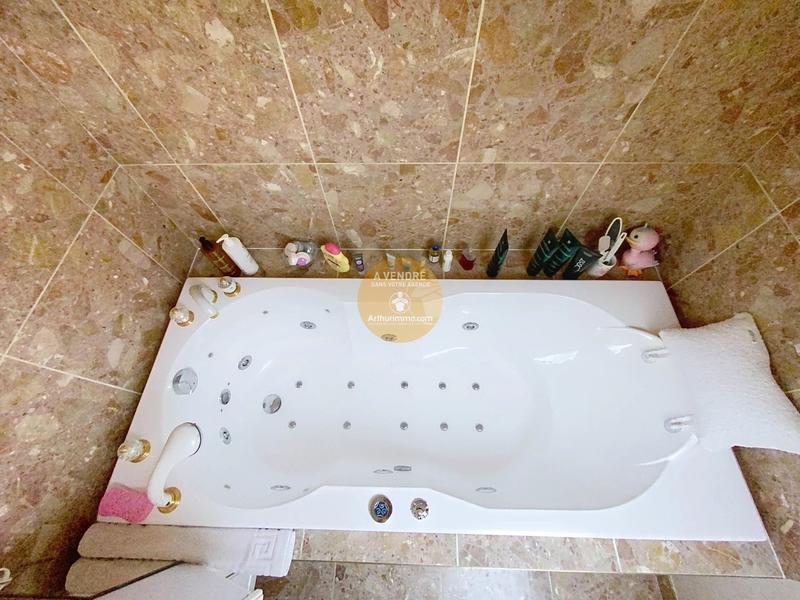 Maison - 181 m² - 7 pièces