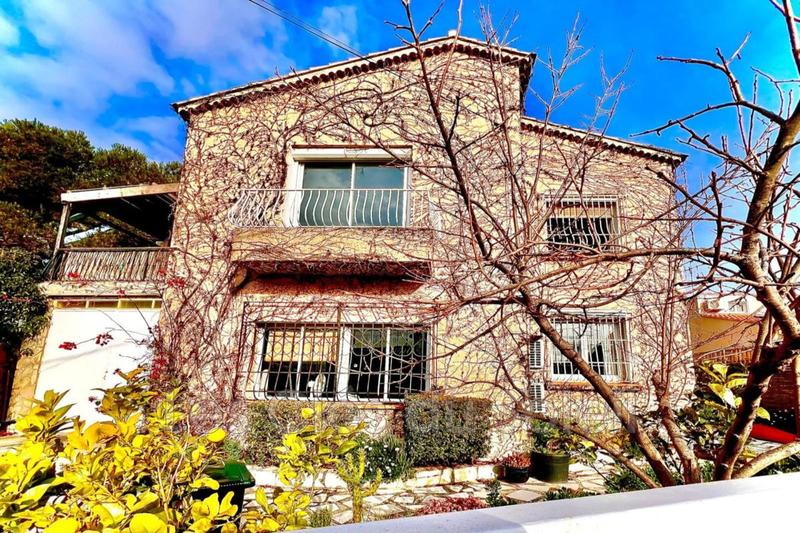 Maison - 180 m² - 5 pièces