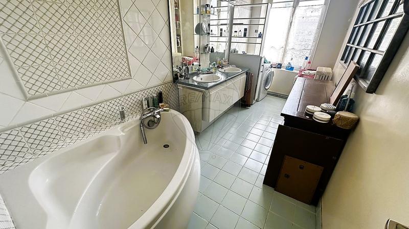 Maison - 203 m² - 7 pièces