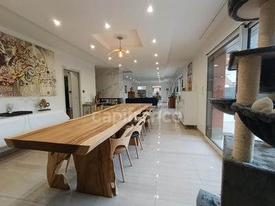 Villa - 376 m² - 11 pièces