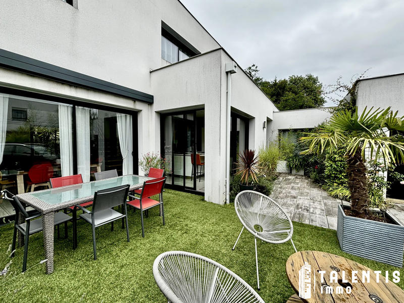 Maison contemporaine - 192 m² - 7 pièces