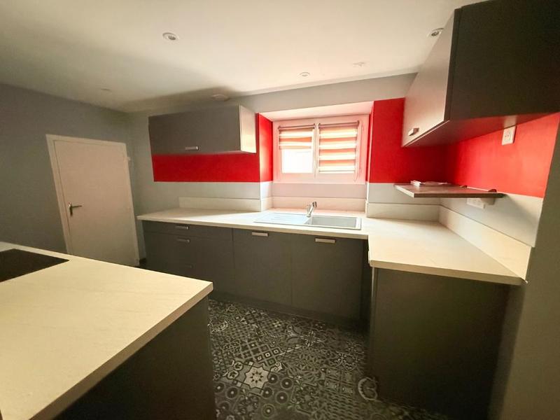 Propriété - 222 m² - 8 pièces