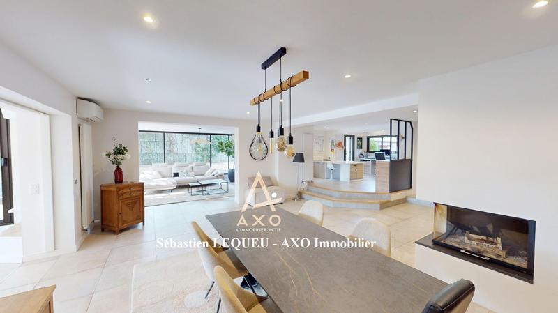 Maison contemporaine - 275 m² - 8 pièces