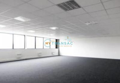 Local d'activité / Entrepôt - 122 m²