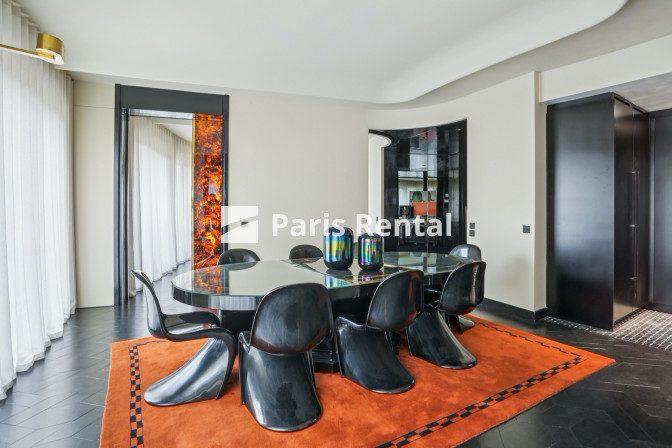 Appartement - 216 m² - 4 pièces