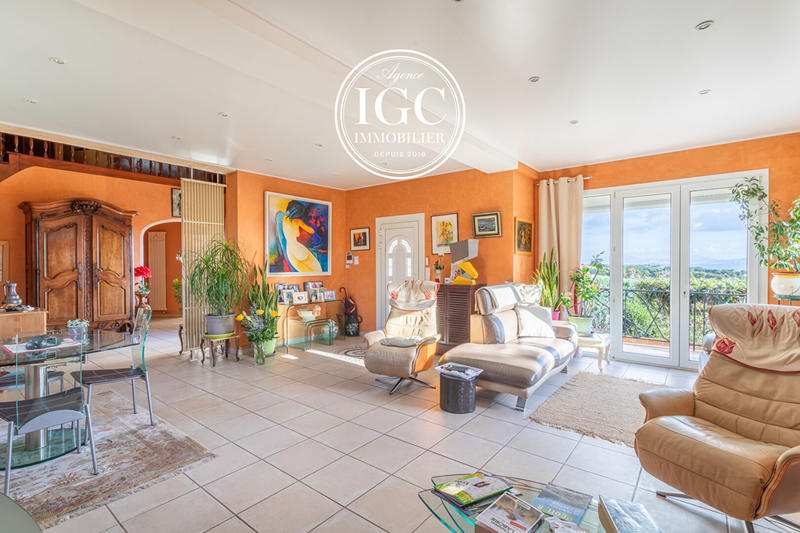 Maison - 180 m² - 5 pièces